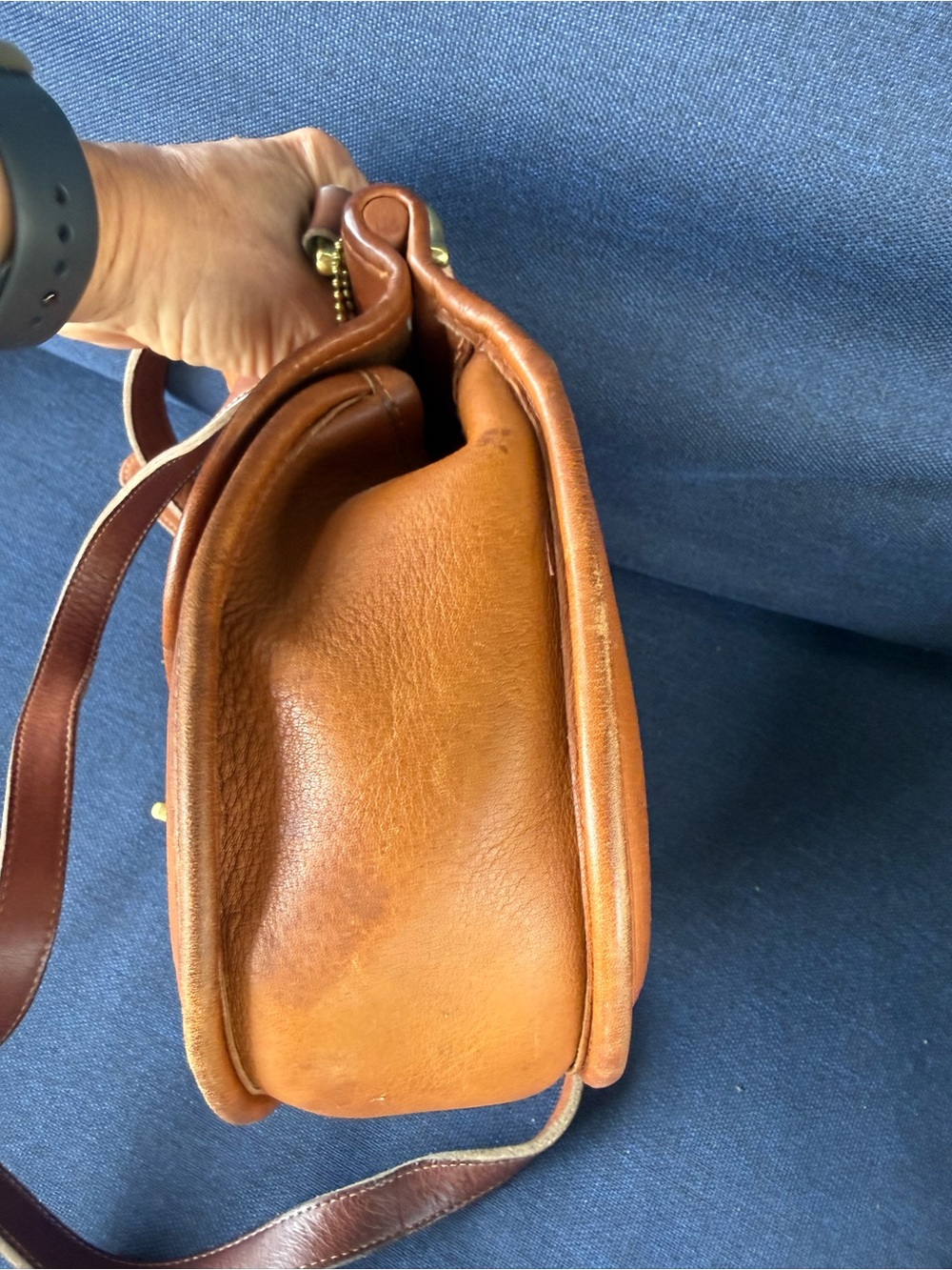 Coach British Tan Post Pouch. - Picture 5 of 6